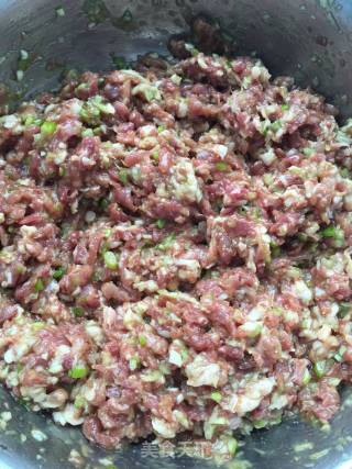 猪肉白菜馅饺子的做法步骤：2