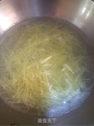 凉拌土豆丝的做法步骤：2