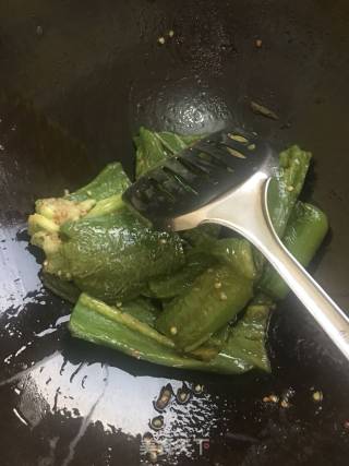 虎皮辣椒的做法步骤：2