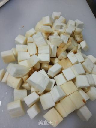 西芹杏鲍菇炒火腿粒的做法步骤：2