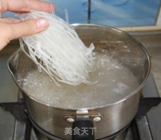 咖喱牛肉丸油豆腐粉汤的做法步骤：4