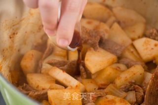 韩式辣牛肉白萝卜汤的做法步骤：3