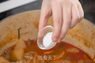 韩式辣牛肉白萝卜汤的做法步骤：6