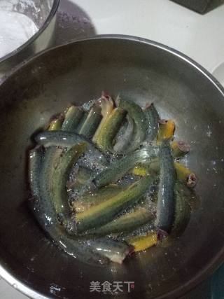 麻辣泥鳅的做法步骤：1
