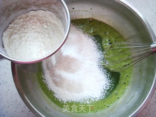 菠菜戚风蛋糕【6+8寸】的做法步骤：7