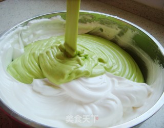 菠菜戚风蛋糕【6+8寸】的做法步骤：15