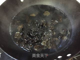凉拌木耳的做法步骤：2