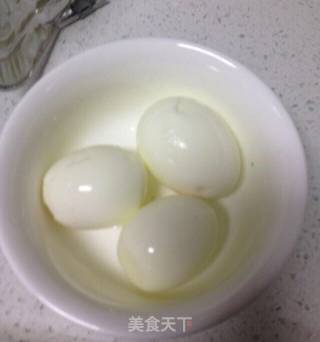 浇汁水煮蛋的做法步骤：1