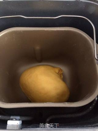 小鸡挤挤豆沙面包的做法步骤：6