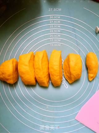 小鸡挤挤豆沙面包的做法步骤：7