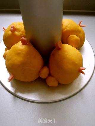 小鸡挤挤豆沙面包的做法步骤：10
