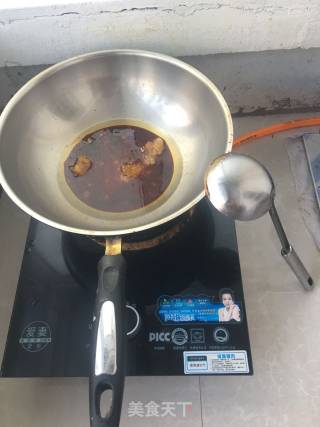 红烧肉炖土豆的做法步骤：2