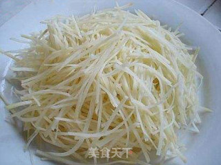 酸辣土豆丝的做法步骤：1