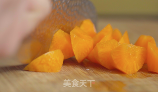 杏仁海带筒骨汤的做法步骤：2