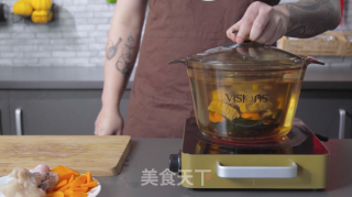 杏仁海带筒骨汤的做法步骤：3