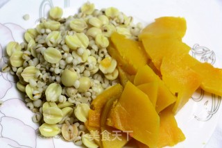 南瓜莲子薏米牛奶饼的做法步骤：4