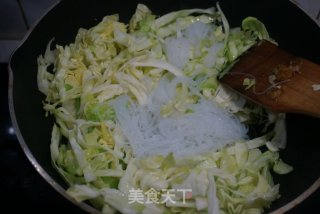 包菜炒粉丝的做法步骤：5