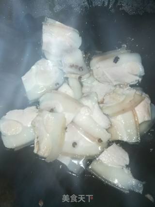 木耳回锅肉的做法步骤：2