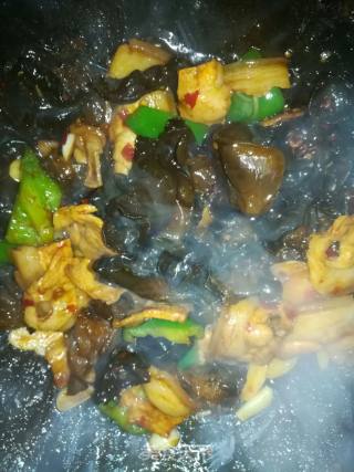 木耳回锅肉的做法步骤：7