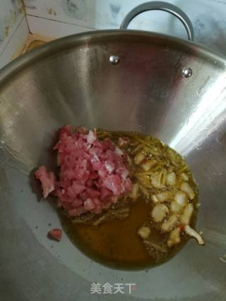 豌豆炒肉的做法步骤：4