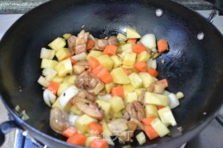 土豆咖喱鸡肉饭的做法步骤：7