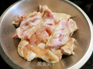 白葡萄酒鸡翅的做法步骤：1