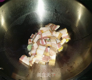 杭椒炒咸肉的做法步骤：5