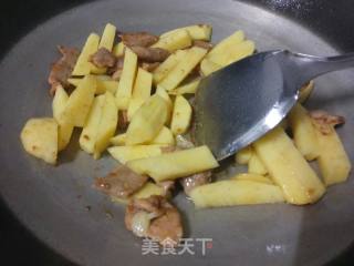 土豆焖粉条的做法步骤：8