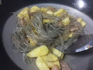 土豆焖粉条的做法步骤：9