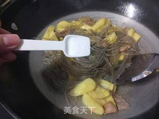 土豆焖粉条的做法步骤：10
