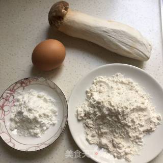 干炸杏鲍菇的做法步骤：1