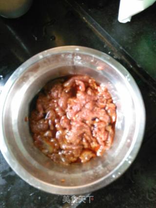 牛肉炒河粉的做法步骤：1