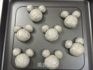 汤种米奇黑芝麻面包的做法步骤：10