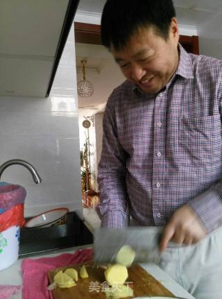 虾仁炒土豆丝的做法步骤：1