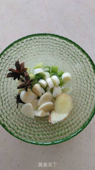 茄子干炖土豆的做法步骤：1