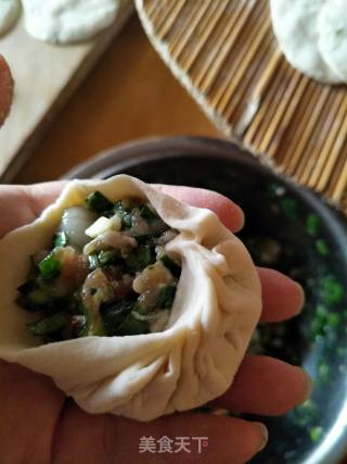 韭菜冰花生煎包的做法步骤：5
