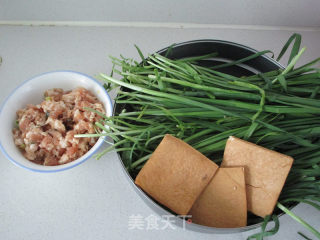 韭菜鲜肉煎饺的做法步骤：3