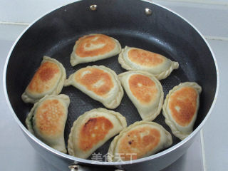 韭菜鲜肉煎饺的做法步骤：15