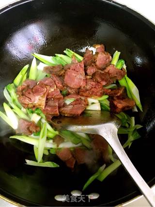 大蒜炒牛肉的做法步骤：5