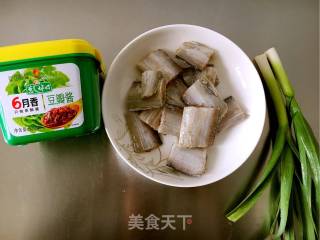 红烧带鱼的做法步骤：1