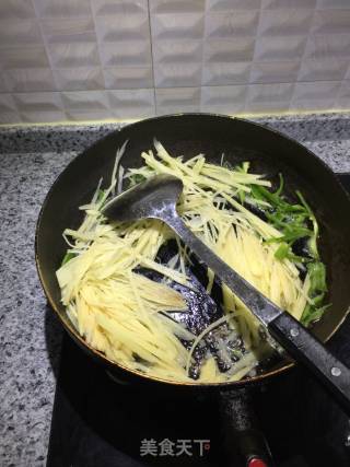快手菜 土豆丝的做法步骤：2