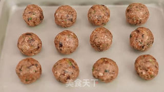 经典肉丸配奶油蛋黄沙司意面的做法步骤：5
