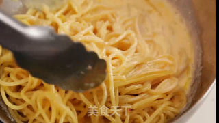 经典肉丸配奶油蛋黄沙司意面的做法步骤：9