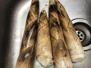 油焖雷笋的做法步骤：1