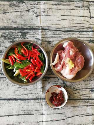 盐煎肉的做法步骤：1