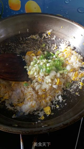 蛋炒饭的做法步骤：3