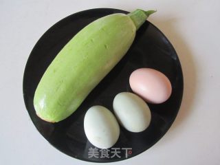 西葫芦炒鸡蛋的做法步骤：1