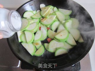 西葫芦炒鸡蛋的做法步骤：6