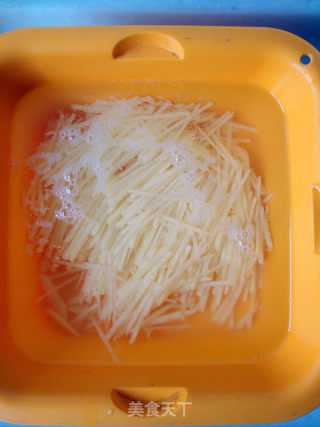 酸辣土豆丝的做法步骤：2