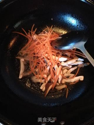 韭黄炒胡萝卜丝的做法步骤：3